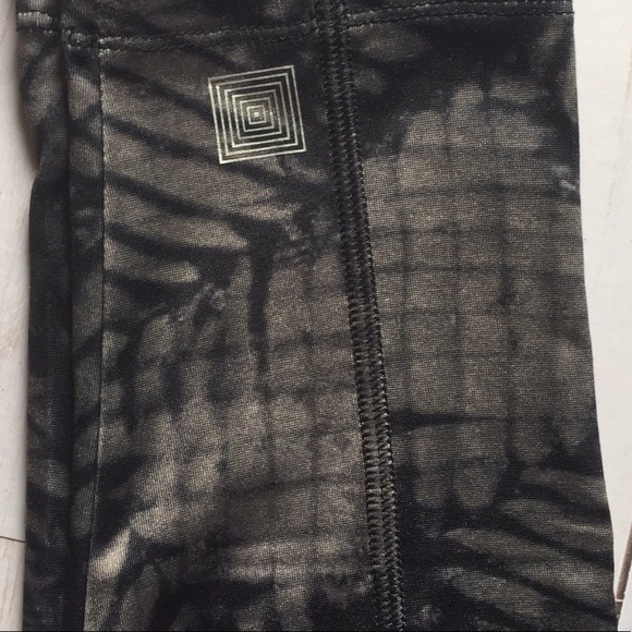 LuLaroe Jordan Workout Pants/Leggings. Black/Gray - Picture 3 of 3